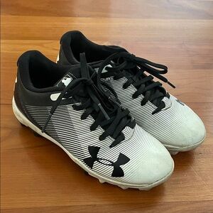 Under Armour Black and White Baseball Cleats Size 1Y